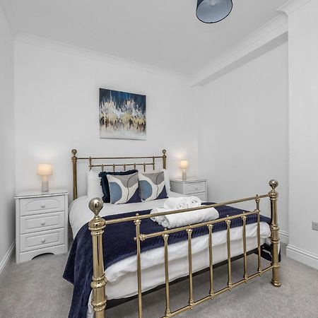 2 Bedroom Flat - With King Sized Beds, Netflix And Sky - Perfect For Contractors, Vacation Guests Or Those Relocating Brighton Eksteriør bilde