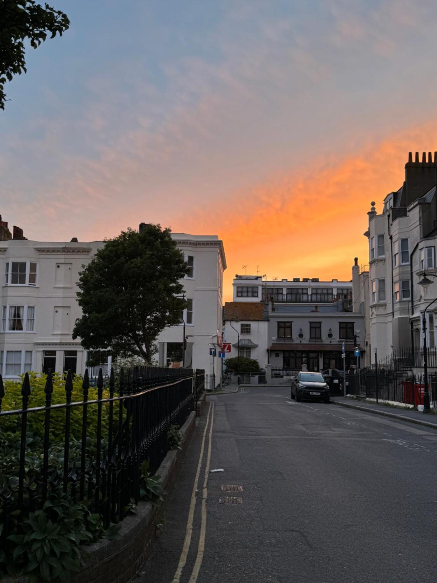 2 Bedroom Flat - With King Sized Beds, Netflix And Sky - Perfect For Contractors, Vacation Guests Or Those Relocating Brighton Eksteriør bilde