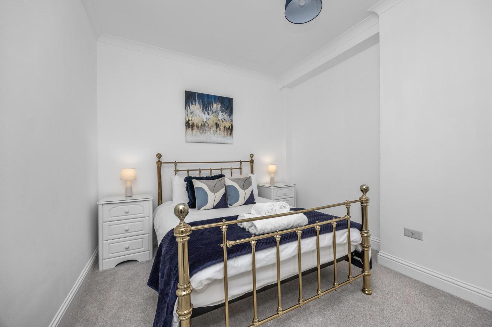2 Bedroom Flat - With King Sized Beds, Netflix And Sky - Perfect For Contractors, Vacation Guests Or Those Relocating Brighton Eksteriør bilde