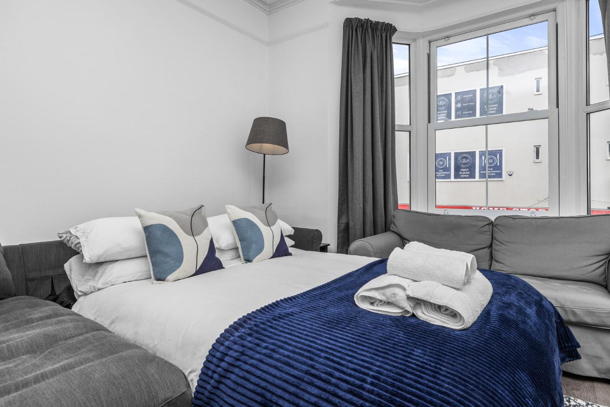 2 Bedroom Flat - With King Sized Beds, Netflix And Sky - Perfect For Contractors, Vacation Guests Or Those Relocating Brighton Eksteriør bilde