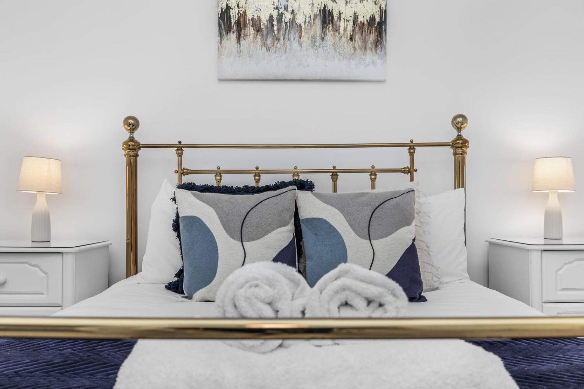 2 Bedroom Flat - With King Sized Beds, Netflix And Sky - Perfect For Contractors, Vacation Guests Or Those Relocating Brighton Eksteriør bilde