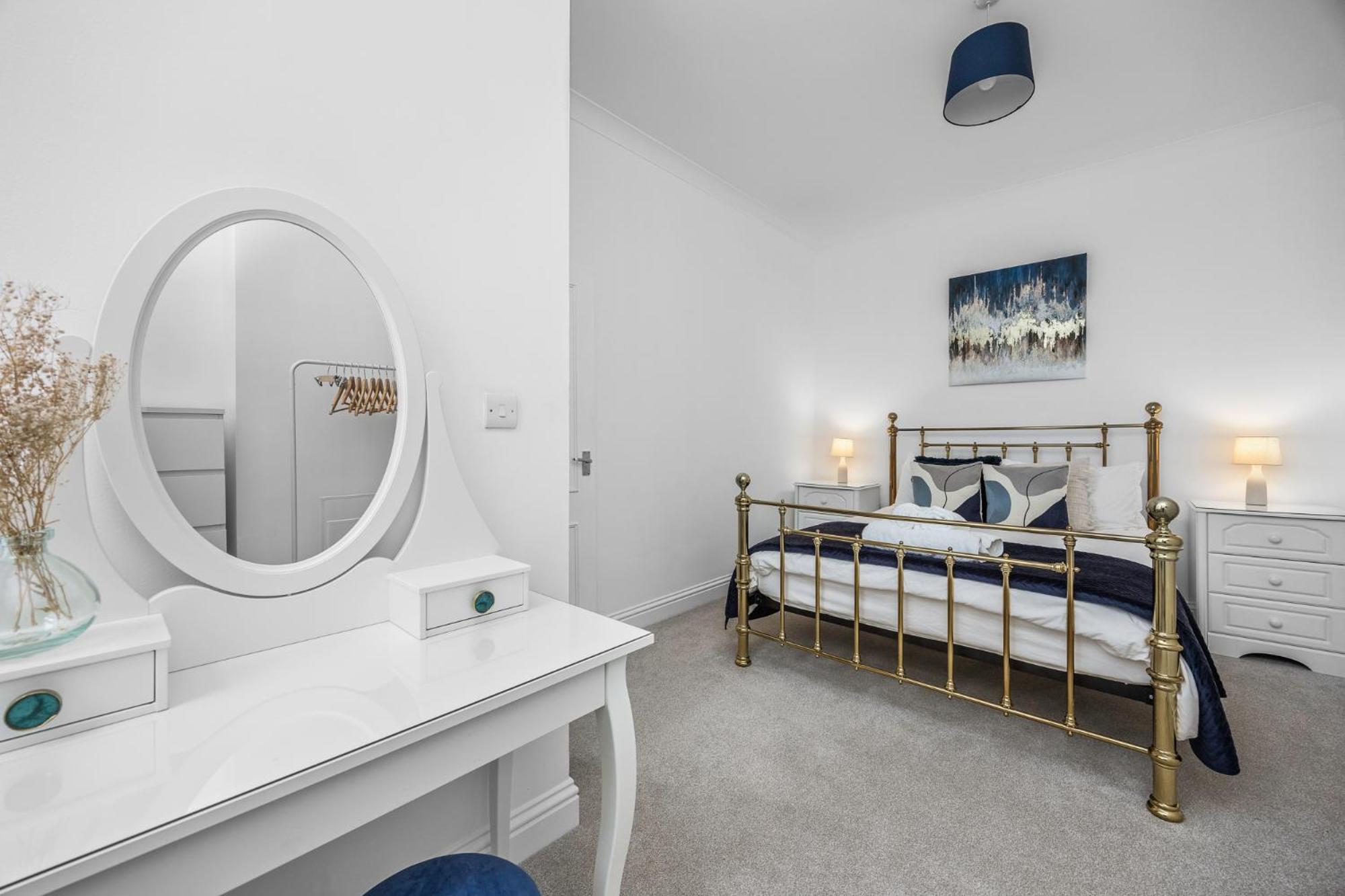 2 Bedroom Flat - With King Sized Beds, Netflix And Sky - Perfect For Contractors, Vacation Guests Or Those Relocating Brighton Eksteriør bilde