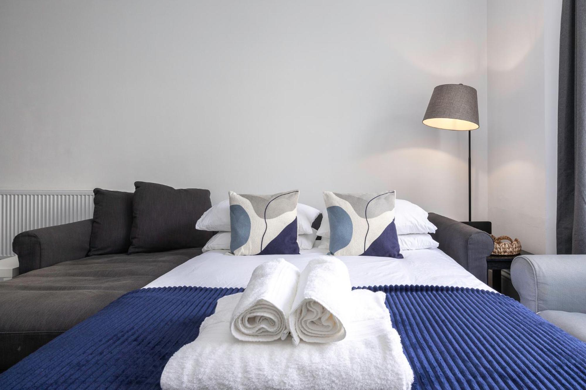 2 Bedroom Flat - With King Sized Beds, Netflix And Sky - Perfect For Contractors, Vacation Guests Or Those Relocating Brighton Eksteriør bilde